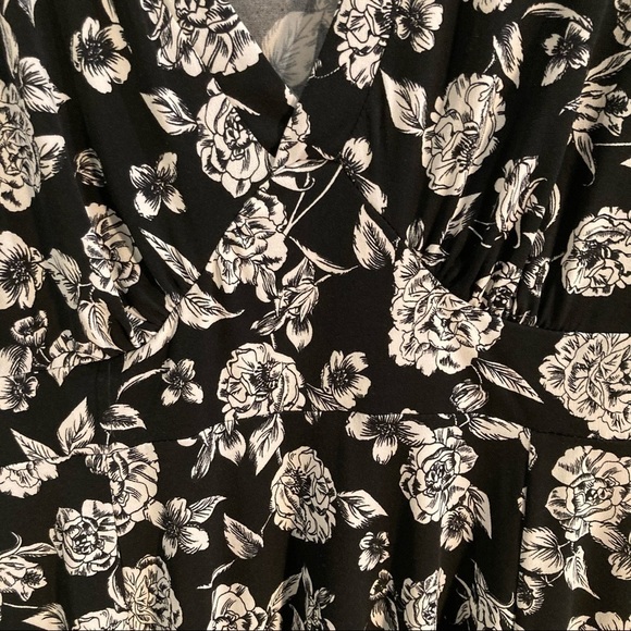 TORRID Sz 00 (Sz 10 equiv.)  A-Line Floral V-Neck Bat Wing Sleeves Cinched Dress - Picture 6 of 8